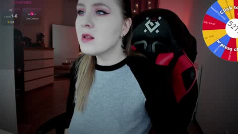 Snapshot of oliviamunk chatting on January 1, 3:34 am . online show from January 1, 3:34 am