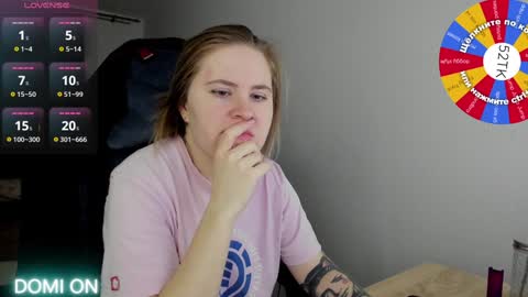 Snapshot of oliviamunk chatting on February 3, 3:42 am . online show from February 3, 3:42 am