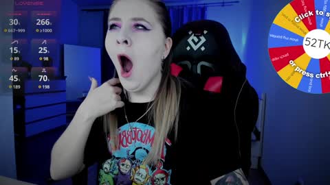 Snapshot of oliviamunk chatting on January 3, 3:27 am . online show from January 3, 3:27 am
