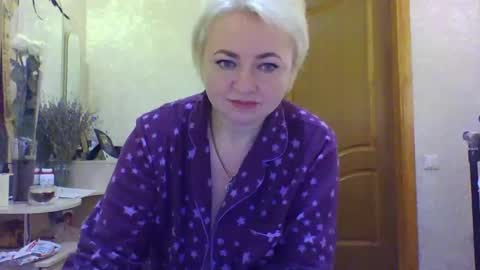oliviaparadise online show from January 1, 9:39 am