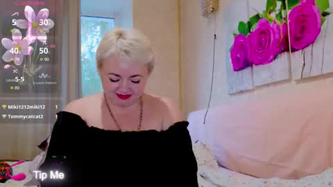 oliviaparadise online show from May 14, 1:39 pm