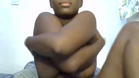 ollleina online show from February 8, 8:01 pm