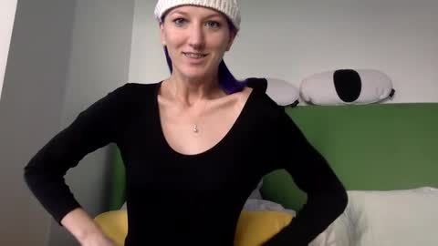 omilk online show from December 10, 5:22 pm