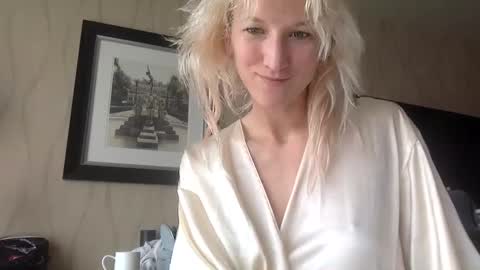 omilk online show from September 30, 5:29 pm