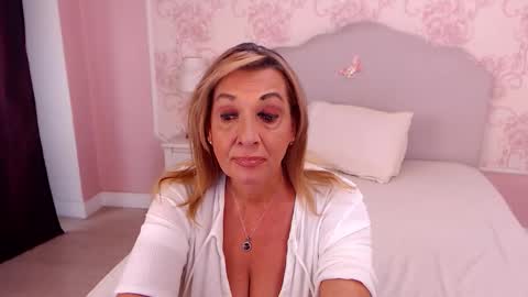 Snapshot of oneblondenicole chatting on September 25, 5:06 am Nicole online show from September 25, 5:06 am