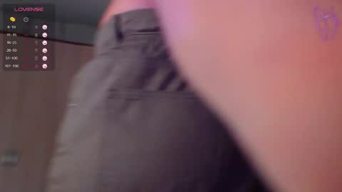 Snapshot of onehotbigass chatting on February 19, 4:34 am ONLINE online show from February 19, 4:34 am