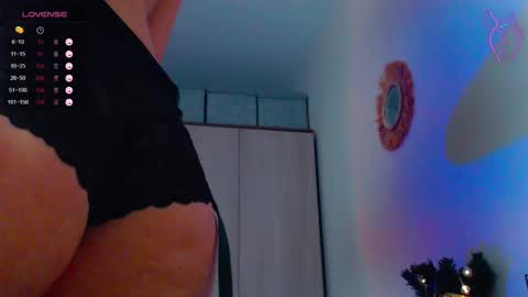Snapshot of onehotbigass chatting on March 2, 2:40 am ONLINE online show from March 2, 2:40 am