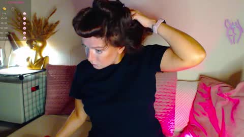 Snapshot of onehotbigass chatting on September 18, 1:59 am ONLINE online show from September 18, 1:59 am