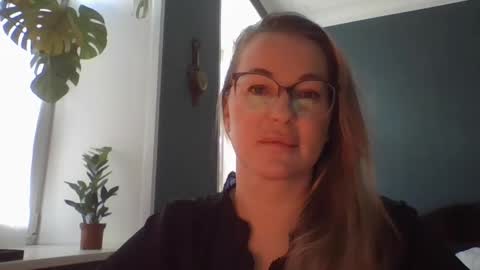 Vikki online show from February 25, 7:42 am