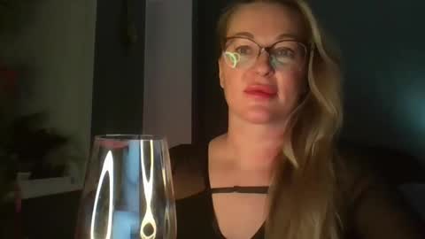 Vikki online show from March 7, 7:49 pm