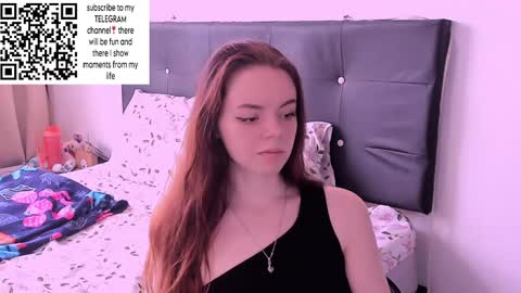 only_sarah1 online show from December 6, 8:17 pm