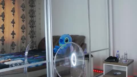 onlyariel1 online show from December 19, 7:44 am