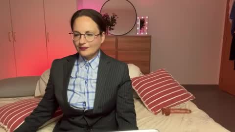 The cutest model on this site online show from July 24, 5:00 pm