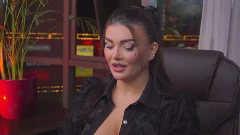 Nicolle online show from January 7, 4:16 pm