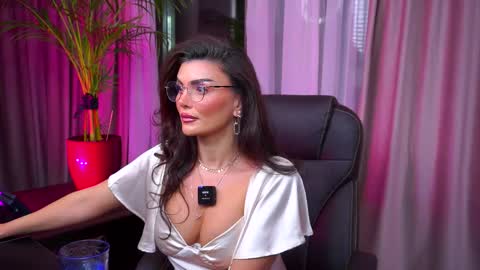 Nicolle online show from September 28, 5:07 pm