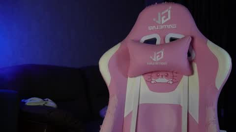 Hannah online show from March 18, 5:51 pm