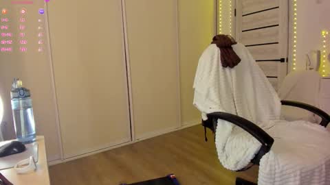 Ophelia online show from March 18, 6:51 am