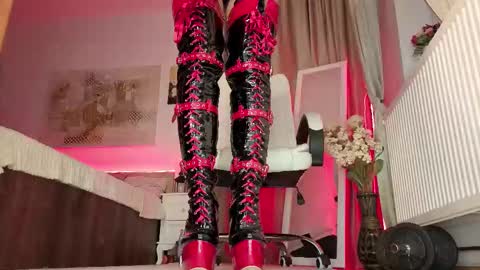 Eve Voss online show from October 24, 9:27 am