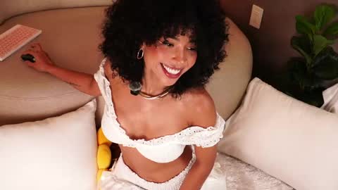 Oshun  online show from May 14, 1:39 pm