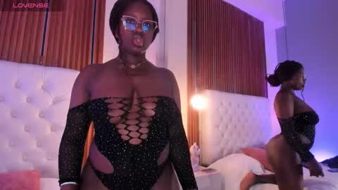 Snapshot of oshunnevans chatting on September 16, 4:20 am Oshun online show from September 16, 4:20 am