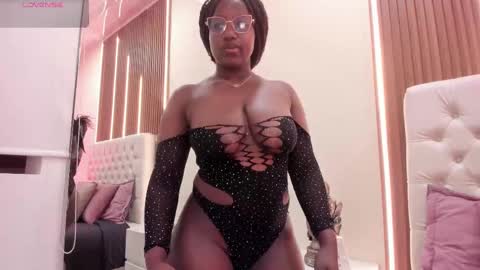 Snapshot of oshunnevans chatting on October 5, 4:50 am Oshun online show from October 5, 4:50 am