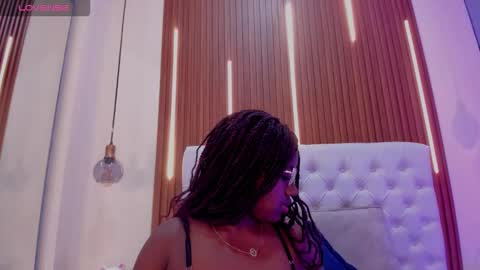 Snapshot of oshunnevans chatting on October 1, 4:39 am Oshun online show from October 1, 4:39 am