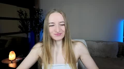 Oxy Foxie online show from May 9, 5:59 pm