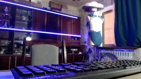 Ella online show from May 1, 6:16 am