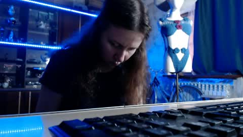 Ella online show from April 29, 7:00 am