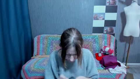 Ella online show from December 4, 3:13 pm