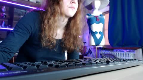 Ella online show from May 10, 8:16 am