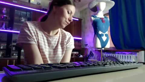 Ella online show from May 14, 7:36 am