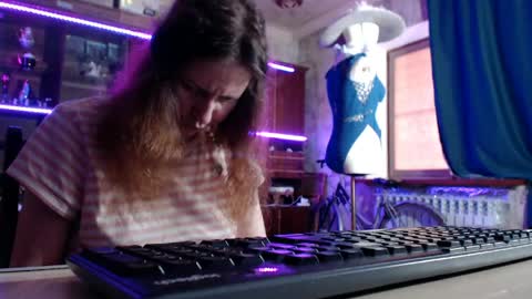 Ella online show from May 7, 7:45 am
