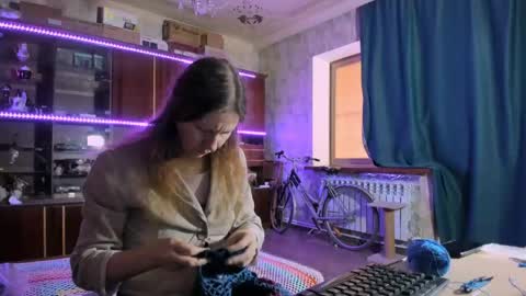 Ella online show from May 25, 11:09 am