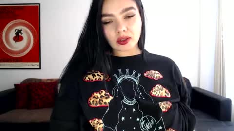 Page 3 online show from October 6, 9:19 pm