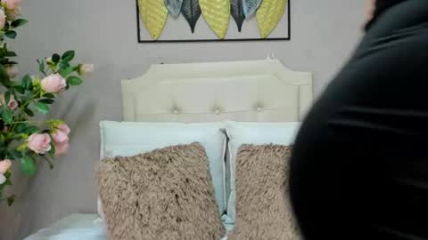 Pamela Duque  online show from December 5, 7:38 pm