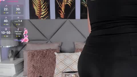 Pamela Duque  online show from September 10, 8:20 pm