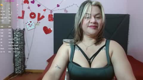 pamela_echeverria online show from May 20, 11:29 am