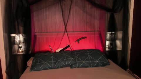  P A M  online show from October 26, 6:09 am