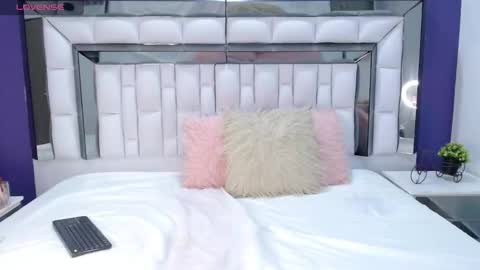 Snapshot of pamelasimpson chatting on December 27, 3:42 am Pamela online show from December 27, 3:42 am
