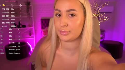 Lia online show from May 23, 2:15 pm