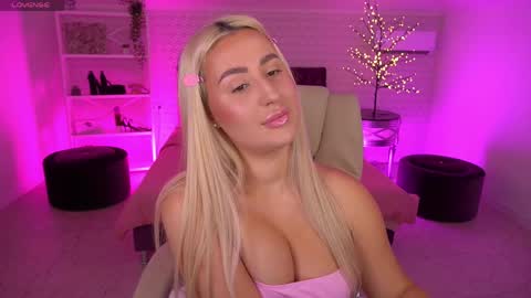 Lia online show from May 10, 2:08 pm