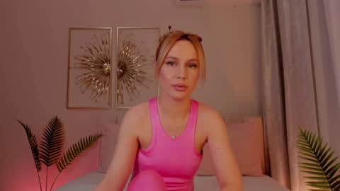 pari_s online show from December 11, 4:09 pm