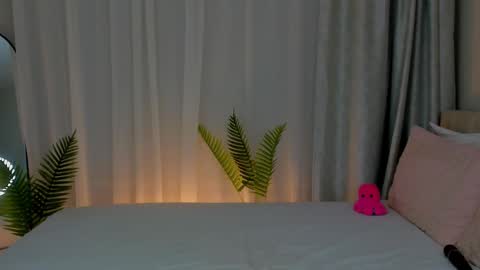 pari_s online show from December 8, 3:56 pm
