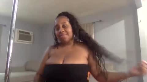 parisrose530 online show from April 22, 4:48 pm