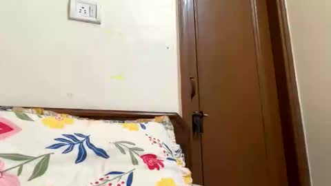 parneetu_642 online show from May 12, 6:54 am