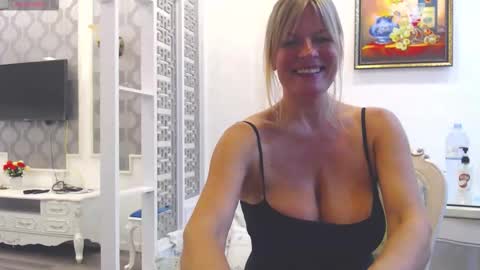 Snapshot of patricia_lions_ chatting on September 18, 4:38 pm patricia_lions_ online show from September 18, 4:38 pm