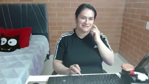 paula__117 online show from May 4, 11:18 pm