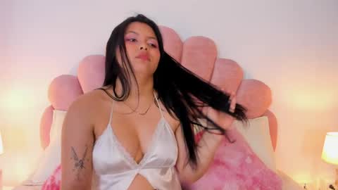 Paula   online show from April 6, 10:11 pm