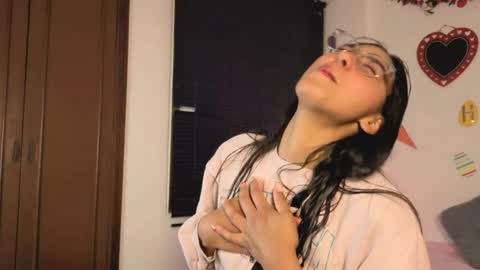 Paula  online show from April 9, 2:03 am